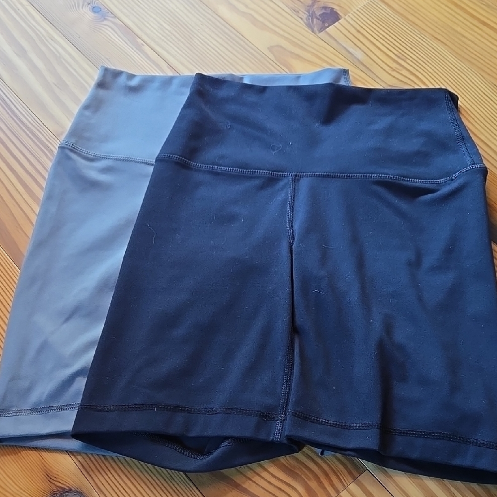 Yogalicious Black and Gray High-Waisted Shorts Small 2pack
